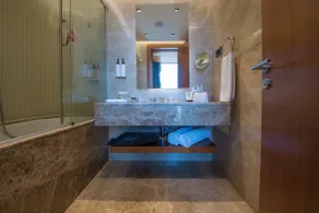 Crowne Plaza Kayseri by IHG - Bathroom