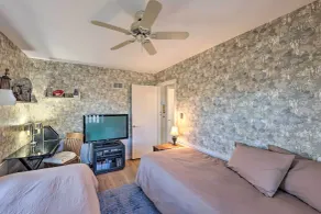 Cozy Kansas City Home w/ Yard - 9 Mi to Dtwn! - Innvendig
