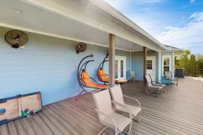 3BR Acreage Next to the Bayou w/ BBQ & Views! - Interni