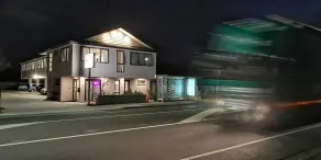 Airport Delight Motel - Façade de l’hébergement - soirée/nuit