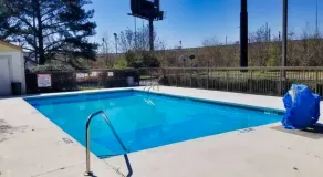 Days Inn by Wyndham Macon I-75 North - Piscine