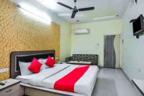 OYO 2722 Hotel Prince - Room