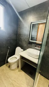 Raksha Suites & Banquet Greater Noida - Bathroom