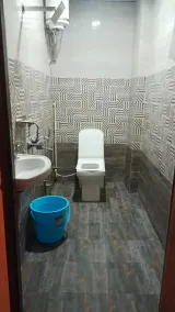 Hotel O Banjara Lake Hyderabad Formerly Lakeview Palace - Bathroom