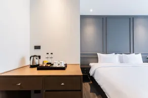 One Patio Hotel Pattaya - SHA Extra Plus - Zimmer