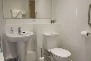 Toothbrush Apartments - Ipswich Waterfront South - Avalon Court - Bathroom