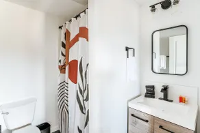 Grey Pine Lodge - Badezimmer