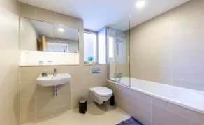 1 Bedroom Stylish Apartment near Regents Park FREE WIFI & AIRCON by City Stay Aparts London - Badeværelse