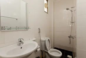 Arab Divers - Bathroom
