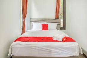 RedDoorz near Taman Mini Jakarta - Habitación