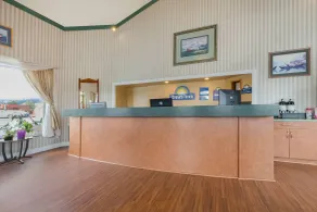Days Inn by Wyndham Auburn - Lobby