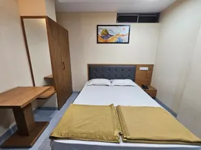 StayGuru Hotel Paradise Inn - Room
