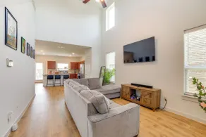 Yard & Office: Spacious Family Home in Forney - Intérieur