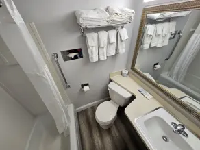 Center Street Value Inn - Bathroom