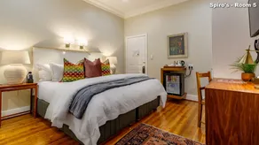 Christies at 32 on Russell - Room