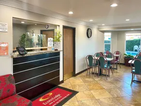Econo Lodge Inn & Suites Corning Travel Center - Lobby