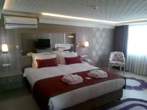 Ramada by Wyndham Usak - Room