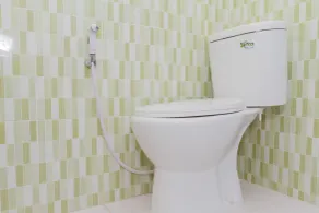 RedDoorz Plus @ Tuparev Cirebon 2 - Bathroom