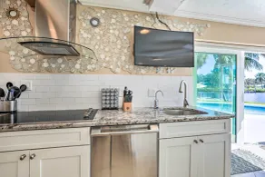 Waterfront Oasis! Heated Pool, 2 Docks & Boat Lift - Interiør