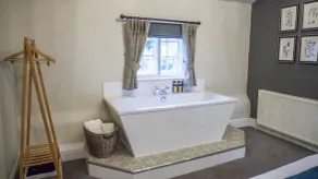 The Bell, Alderminster, Stratford-upon-Avon - Brunning and Price - Bathroom