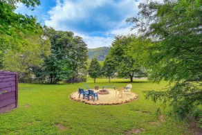 Dreamy Damascus Cabin ~ 1 Mi to Appalachian Trail - Innvendig