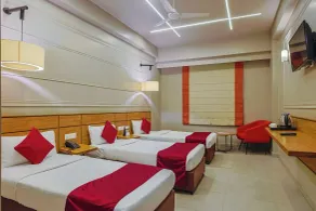 Max Hotels Prayagraj - Room