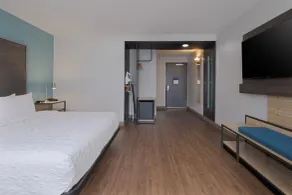 Tru By Hilton Miramar - Room