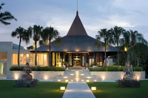 The Royal Santrian - Reception