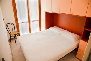Family flat with two private courtyards - Værelse