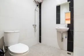 RedDoorz At Tebet Barat 2 - Baño