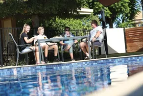 Jacaranda Apartments - Piscina