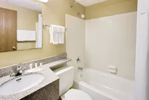Days Inn by Wyndham Winona - Salle de bain