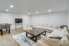 Game Nights + Family Fun! Modern Waukee Home - Interni