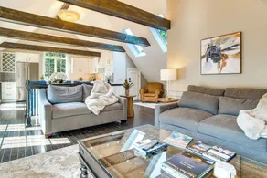 Summer Beach Pass: Wooded Martha's Vineyard Escape - Interiør