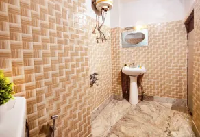 Jo'stel Hotel Valley View - Best View in Pelling - Baño