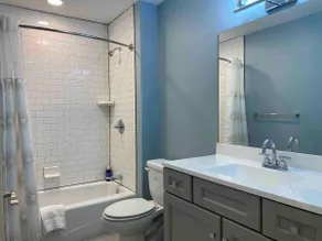 202 New Downtown Living - Bathroom