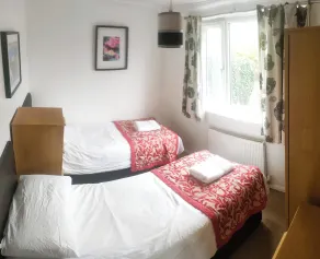 Holt Apartment - Room
