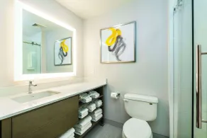 Comfort Suites Kelowna - Salle de bain