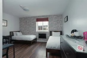 The Oak - Room