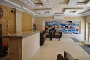 Sunshine Pyramids Hotel & Restaurant - Recepción
