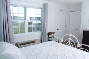 Gateway to Greenwich Suites - Room
