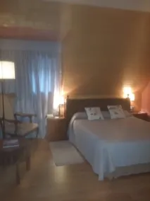 Parador de Artíes - Chambre