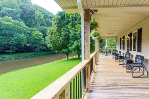 Creekside Cottage: Kayak, Tube, Fish, Remote Work - Interior