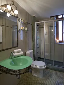 Ionas Boutique Hotel - Bathroom