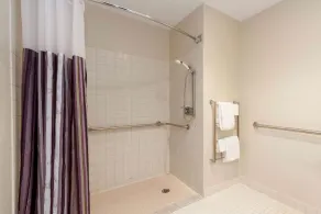 La Quinta by Wyndham Cleveland Macedonia - Salle de bain