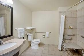 Best Western Plus Guymon Hotel & Suites - Bathroom