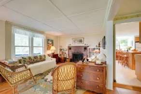 Waterfront Schroon Lake Home w/ Boat Dock! - Innvendig