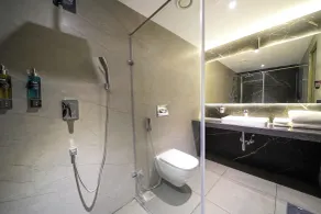 Olive Hotel Benz Circle, Vijayawada by Embassy Group - Bathroom