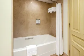 The Buckingham Hotel - Bathroom
