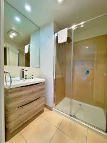Phillip Island Towers - Bathroom